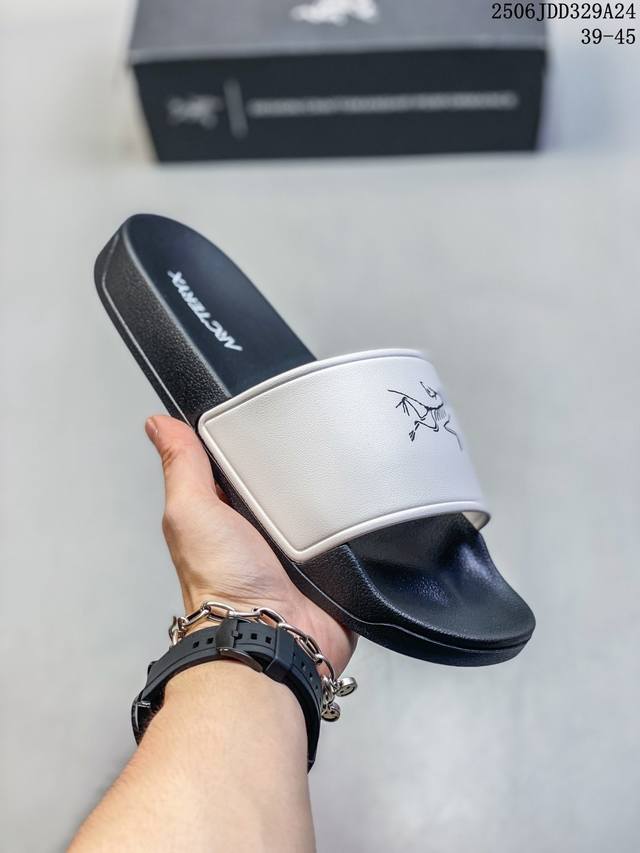 Arcteryx Sylan 始祖鸟舒适防滑防磨一字拖鞋 男女同款 Arcteryx中文名始祖鸟 加拿大户外服饰品牌 1989年创立于加拿大温哥华 始祖鸟来自加