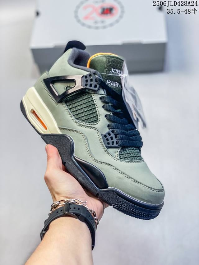 Undefeated X Air Jordan 4 Og Aj4 乔4橄榄绿麂皮 Ib1519- #鞋面采用橄榄绿麂皮材质，醒目的橙色与黑色点缀贯穿鞋身。军事飞