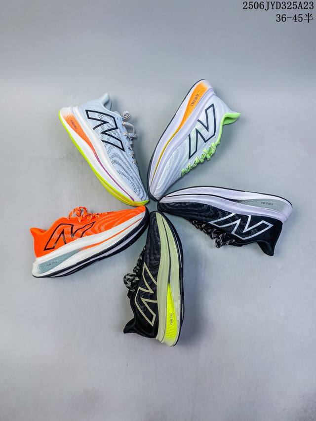 New Balance V2 纯原版本、 原楦原纸版开发版型，采用超轻透气3D针织网眼材料结构鞋面及打印Logo细节，中底嵌入Fuelcell轻量化技术组合全掌