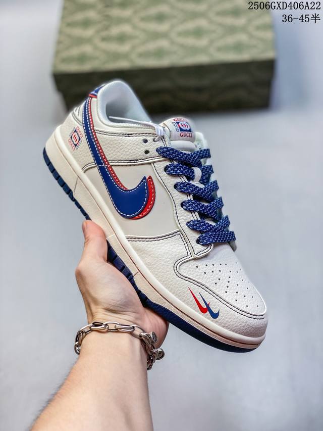 海外爆款限量发售！Nike Sb Dunk Low“ 古驰联名 红蓝双勾” 周年高端定制 低帮休闲板鞋 定制鞋盒 大厂纯原品质出货 超高清洁度 皮料切割干净无任