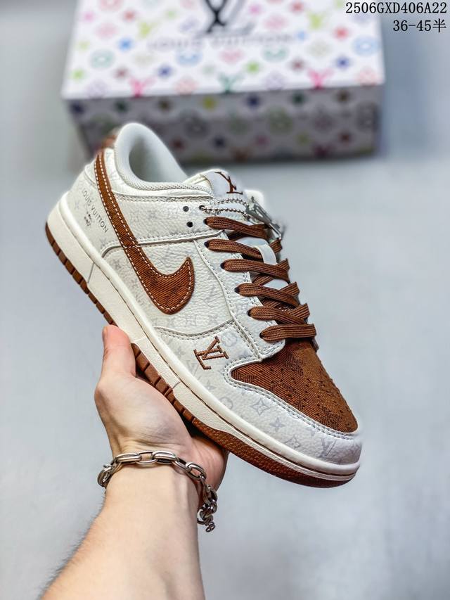 Nike Sb Dunk Low“Lv联名 咖啡牛仔” 周年高端定制 低帮休闲板鞋 夜光效果 定制鞋盒 大厂纯原品质出货 超高清洁度 皮料切割干净无任何毛边 细