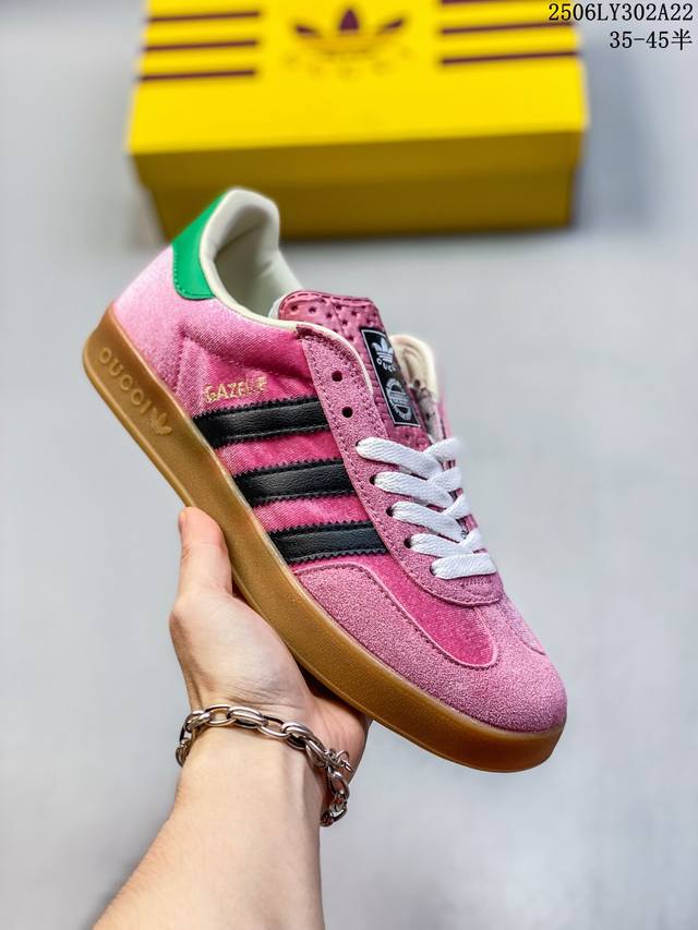 Adidas 阿迪达斯 ，男女鞋采用翻毛皮与天鹅绒布鞋面材质，皮革内里贴缓震Pu乳胶脚垫，外置耐磨大底 “复古运动”最新跨界联名，意大利奢侈品牌-古驰Gucci