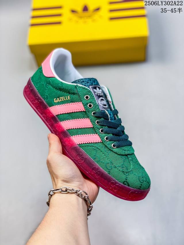 Adidas 阿迪达斯 ，男女鞋采用翻毛皮与天鹅绒布鞋面材质，皮革内里贴缓震Pu乳胶脚垫，外置耐磨大底 “复古运动”最新跨界联名，意大利奢侈品牌-古驰Gucci
