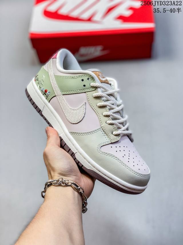 耐克 Nike Dunk Low Dunk Sb顾名思义，具有经典的Dunk血缘，又注入了更多的时尚元素。相较于普通的Dunk滑板鞋，改良版的Dunk Sb加厚