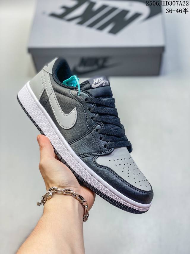 公司级 耐克 乔丹Air Jordan 1 Low Aj1 乔1 乔丹1代Aj1 低帮复古文化休闲运动篮球鞋。从1985 年面世的元年款汲取设计灵感，采用简洁大