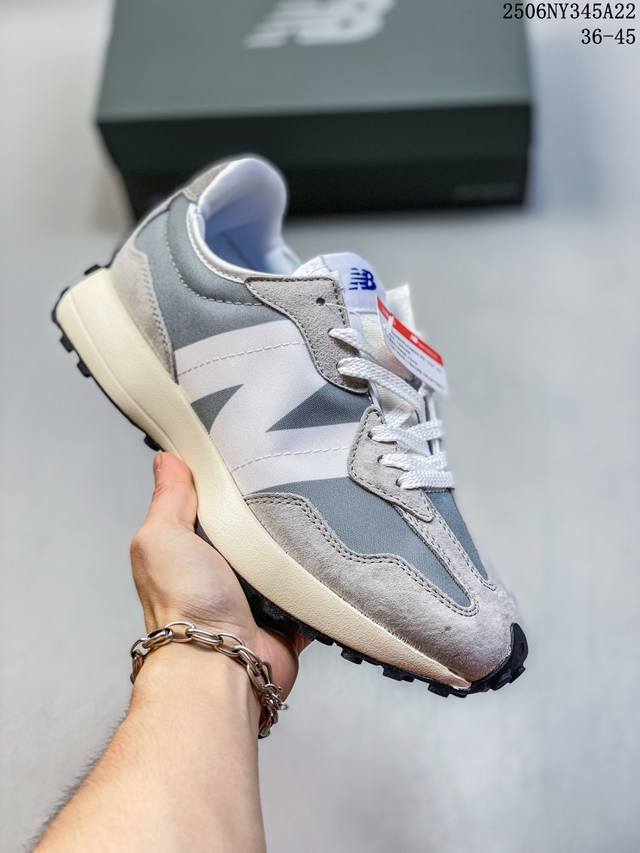 New Balance Ms327 复古休闲运动慢跑鞋 全新 New Balance 327 系列，以更纯粹的复古风格设计打造的全新造型。侧身还以解构设计，将