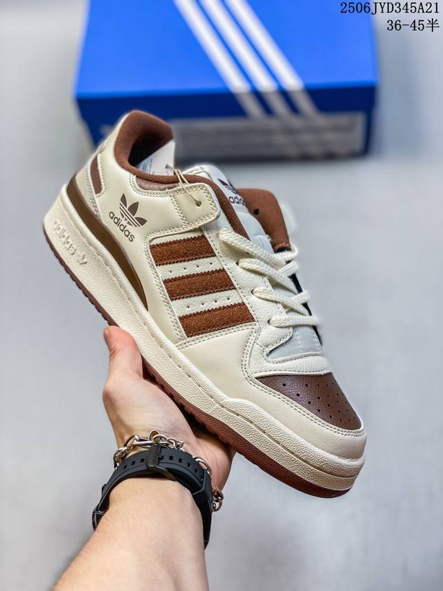 Adidas 阿迪达斯 三叶草 Forum Low 男女运动鞋 摩登演绎篮球风的经典鞋。英文的“Forum”，是进行表达的场所，在这里，可以释放自己的热情，阐述