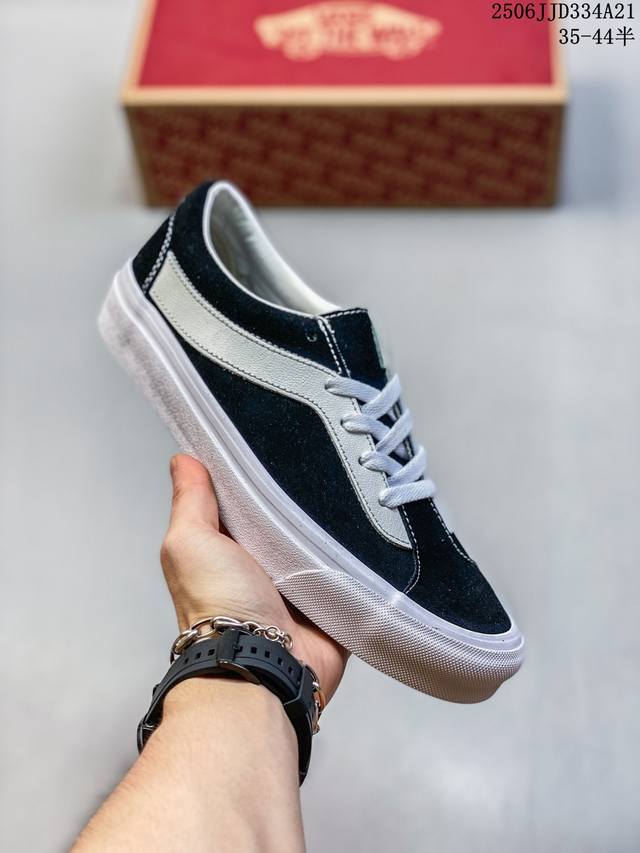 小红书爆款 Vans Bold Ni 红色 大红 低帮 经典复古红白低帮休闲全翻毛皮硫化板鞋 尺码：35 36 36.5 37 38 38.5 39 40 40