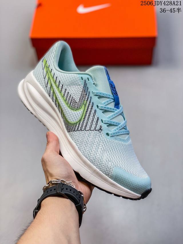 Nike耐克官方Defy Run 1 训练鞋透气缓震健身运动鞋 织物网面透气鞋面耐久設計，柔軟緩震系統，讓你舒適完成健身，輕鬆日理萬機。透氣設計，讓雙足常保涼爽