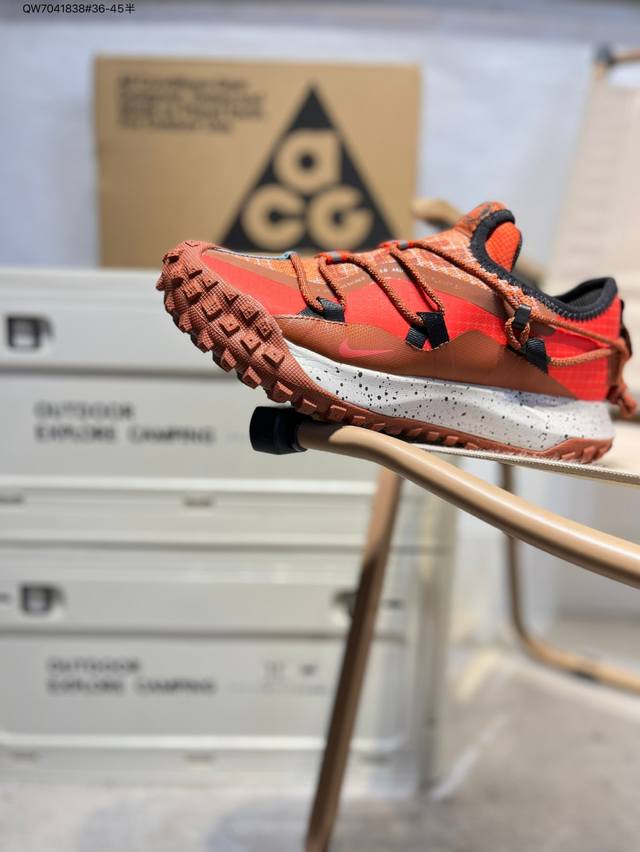 Acg Mountain Low Gtx Se 复古潮流户外登山鞋防水慢跑鞋 全新来袭 该款沿袭前代高帮版型的设计传统 轻盈鞋面结合灵巧的脚踝包裹设计 为双足打