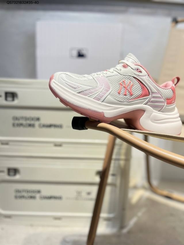Ny美国榄球洋基队 X Mlb Chunky Runner Basic 厚底老爹厚底休闲运动慢跑鞋 采用优质轻量克重纤维移膜皮革及透气网面鞋面材质 全新独立开发