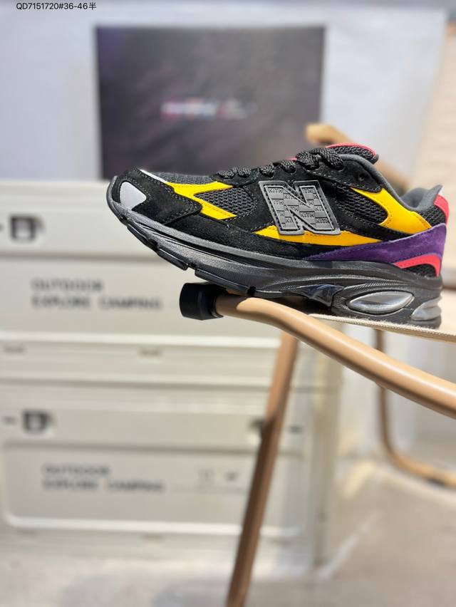 New Balance 2010系列复古老爹风休闲鞋 #采用轻质牛剖革拼接透气网眼衬垫织物鞋面材质 T-Beam大底提供足步弓支撑，保持步态稳定 后跟搭载外露缓