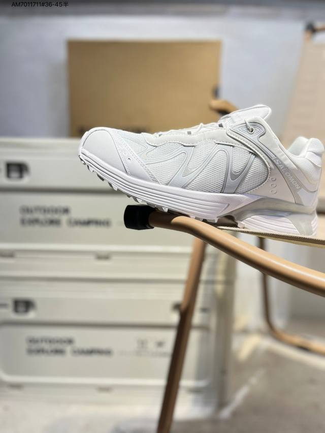 Salomon萨洛蒙 Xt-Whisper 时尚 舒适減震防滑耐磨 低帮跑步鞋 鞋面采用Sensifit贴合技术 全方位贴合包裹脚型 鞋跟部鞋底牵引设计 提供强