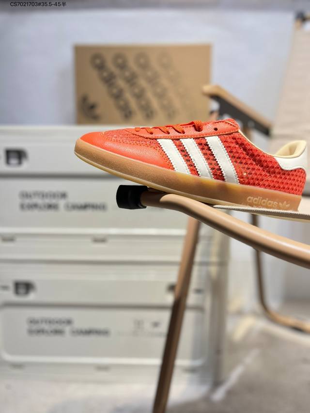 阿迪达斯Adidas Originals Gazelle Indoor 三叶草休闲防滑耐磨低帮板鞋鞋头出色设计 塑就出众贴合感稳固的后跟贴合足部曲线设计软弹舒适