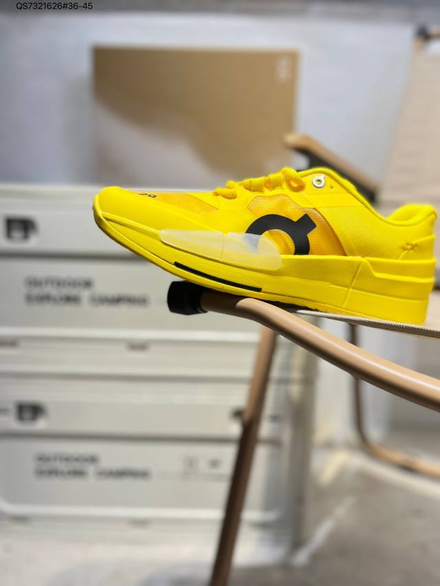 Kith X On昂跑 联名跑鞋 鞋底搭载了On的核心科技缓震技术Cloudtec 绝对会是一双冷门联名好鞋，简约不失质感，细节满满却又很低调，不喜欢撞款的朋友