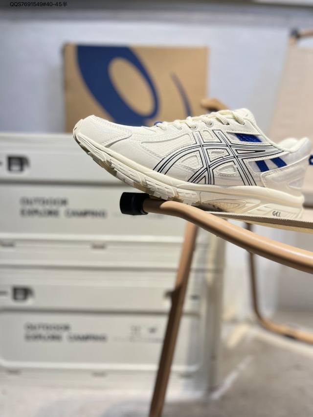 Asics Gel-Venture 6亚瑟士经典跑鞋 如今机能风和户外风吹得正劲，便是主打“Urban Outdoor机能越野风格”，城市和户外场景都能轻松应对