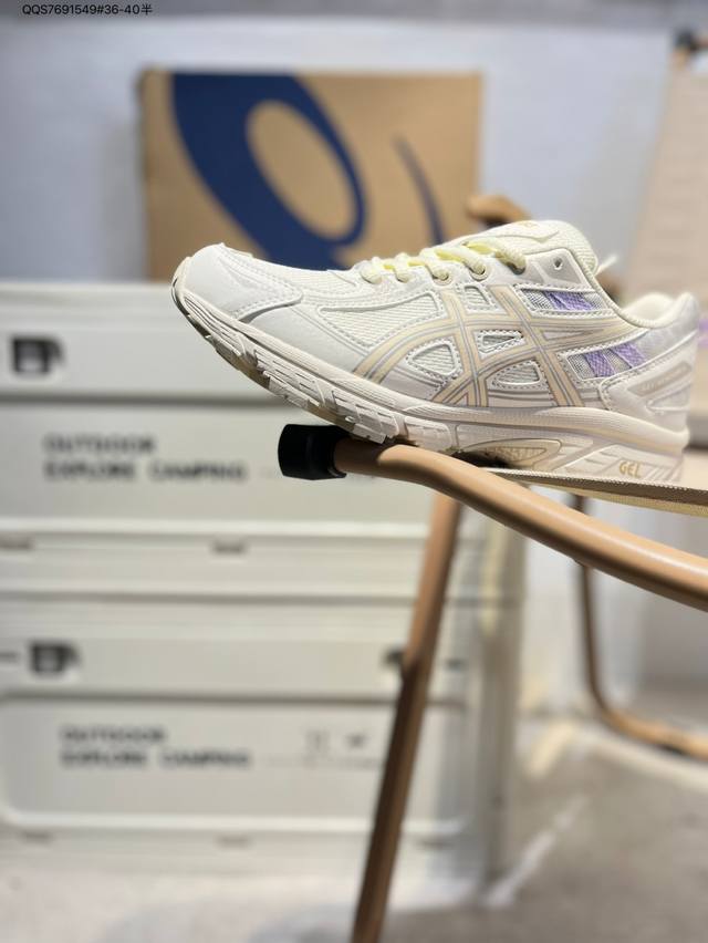 Asics Gel-Venture 6亚瑟士经典跑鞋 如今机能风和户外风吹得正劲，便是主打“Urban Outdoor机能越野风格”，城市和户外场景都能轻松应对
