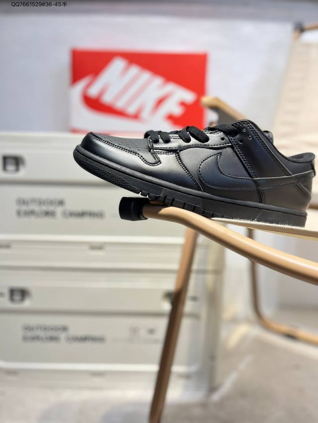 耐克Nike Dunk Low 板鞋Sb系列经典百搭休闲运动板鞋加厚鞋舌的填充，使舒适性大大提升，同时也更方便穿脱中底部分则加入了脚感柔软舒适Zoomair气垫