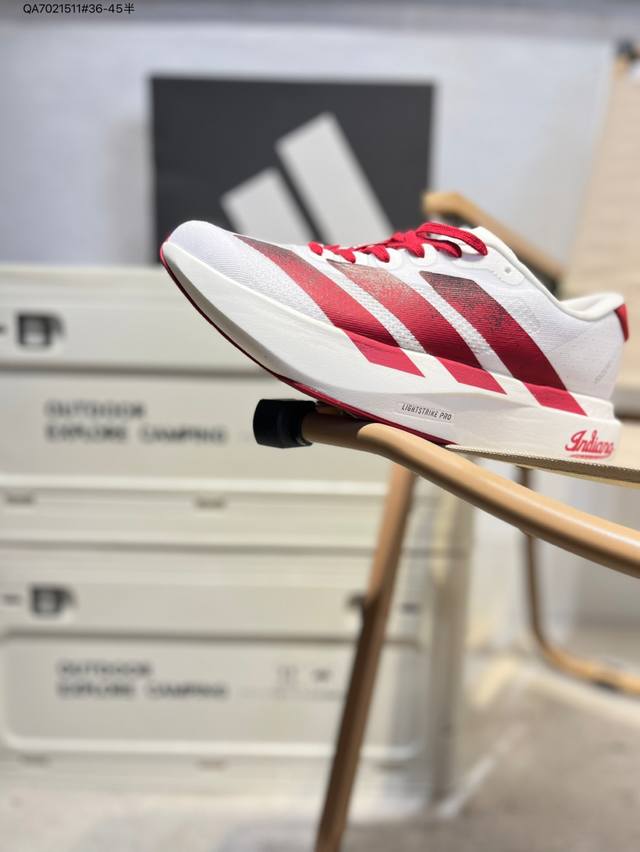 Adidas Adizero Evo Sl M 阿迪超轻透气缓震跑鞋 整体外观造型与Adizero Adios Pro Evo 1非常相似 中底配置方面搭载全掌