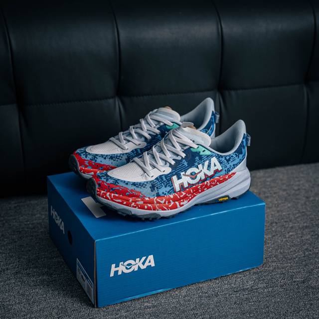 核心私 Hoka Speedgoat 6全新配色 这个品牌来自于新西兰的毛利语，Hoka表示大地，One One表示飞越，连起来就是飞越地平线，One One不