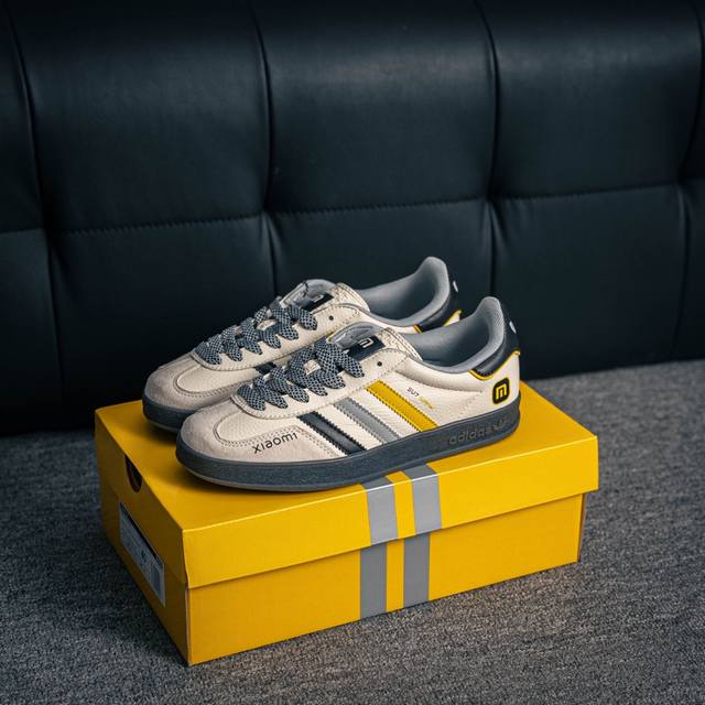 核心私 Adidas Samba Og 桑巴舞街头系列德训运动板鞋 采用固色翻毛皮组合牛剖革鞋面材质 外置正确3层组合围条加厚烟胶橡胶大底 货号：Dm1234-