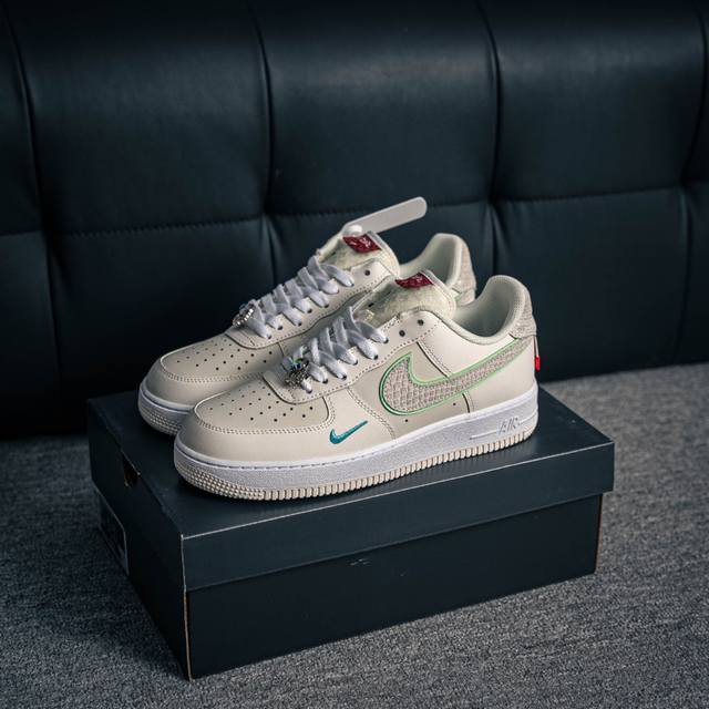 核心私 Air Force 1 原装级别 原楦头原纸板 打造纯正空军版型专注外贸渠道 全掌内置蜂窝气垫 原盒配件 原厂中底钢印、拉帮完美 货号：Fz5052 1