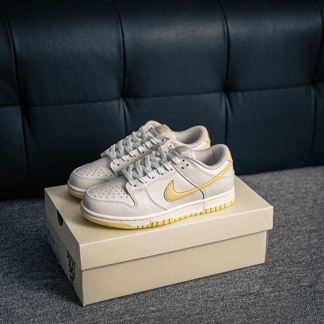 核心私 Nike Dunk 全套原楦原模倾力打造完美版型 独家原厂航空铝磨具打磨大底 鞋头坡度极致还原 无解鞋型 原盒原配 圈内天花板工艺 原厂冲刀 超高清洁度