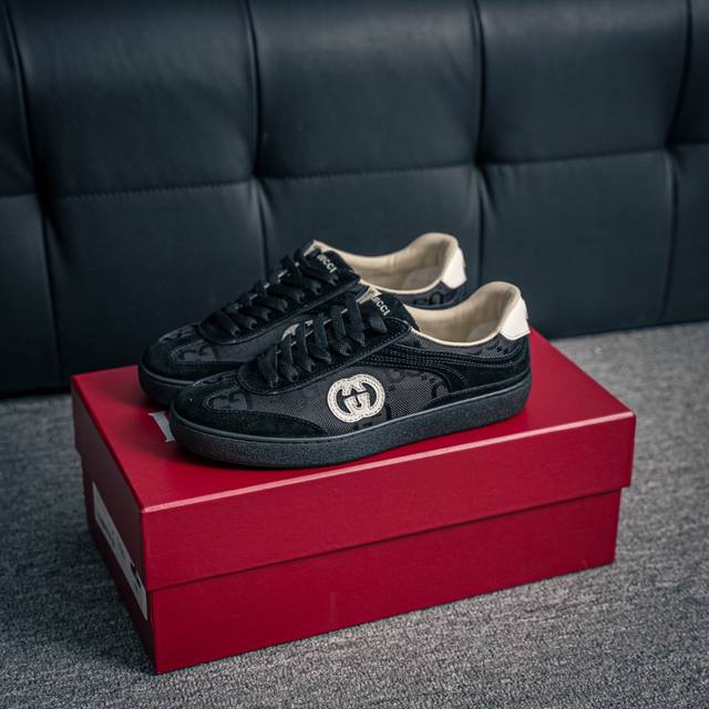 核心私 Gucci Interlocking G Suede Sneaker G74系列低帮复古百搭休闲运动板鞋 升级官方最新全套专柜代购 酒红色配件及包装物
