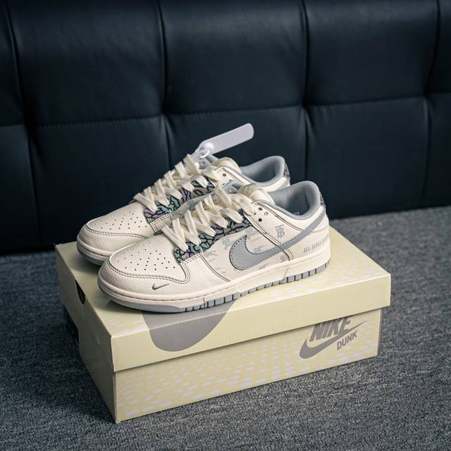 核心私 Nike Dunk 全套原楦原模倾力打造完美版型 独家原厂航空铝磨具打磨大底 鞋头坡度极致还原 无解鞋型 原盒原配 圈内天花板工艺 原厂冲刀 超高清洁度