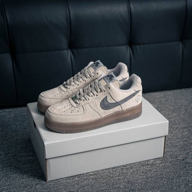 核心私 Air Force 1 原装级别 原楦头原纸板 打造纯正空军版型专注外贸渠道 全掌内置蜂窝气垫 原盒配件 原厂中底钢印、拉帮完美 货号：Aa1117 1