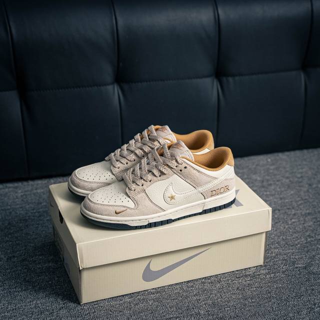 核心私 Nike Dunk 全套原楦原模倾力打造完美版型 独家原厂航空铝磨具打磨大底 鞋头坡度极致还原 无解鞋型 原盒原配 圈内天花板工艺 原厂冲刀 超高清洁度