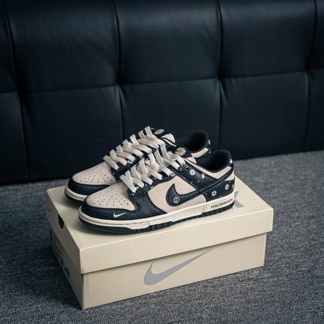核心私 Nike Dunk 全套原楦原模倾力打造完美版型 独家原厂航空铝磨具打磨大底 鞋头坡度极致还原 无解鞋型 原盒原配 圈内天花板工艺 原厂冲刀 超高清洁度