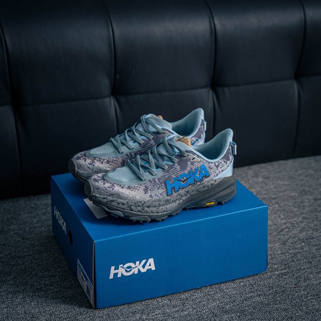 核心私 Hoka Speedgoat 6全新配色 这个品牌来自于新西兰的毛利语，Hoka表示大地，One One表示飞越，连起来就是飞越地平线，One One不