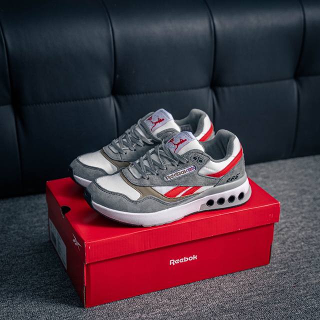 核心私 Reebok Ers World 复古跑步鞋 实拍首发 从健身到街头，从不循规蹈矩的国际运动品牌Reebok说步，以 Lite Is Not A Spe