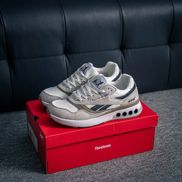 核心私 Reebok Ers World 复古跑步鞋 实拍首发 从健身到街头，从不循规蹈矩的国际运动品牌Reebok说步，以 Lite Is Not A Spe