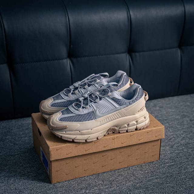 核心私 耐克Nike Zoom Vomero Roam 马拉松复古跑五代休闲运动慢跑鞋 采用环保纤维革饰片组合网眼布鞋面材质 升级正确后跟Tpu加固 耐弯折热塑