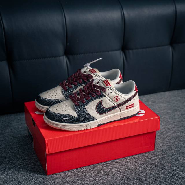 核心私 Nike Dunk 全套原楦原模倾力打造完美版型 独家原厂航空铝磨具打磨大底 鞋头坡度极致还原 无解鞋型 原盒原配 圈内天花板工艺 原厂冲刀 超高清洁度