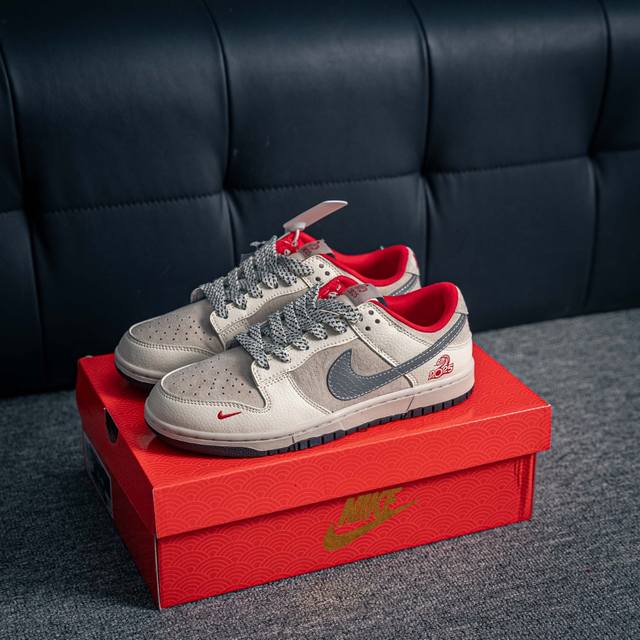 核心私 Nike Dunk 全套原楦原模倾力打造完美版型 独家原厂航空铝磨具打磨大底 鞋头坡度极致还原 无解鞋型 原盒原配 圈内天花板工艺 原厂冲刀 超高清洁度