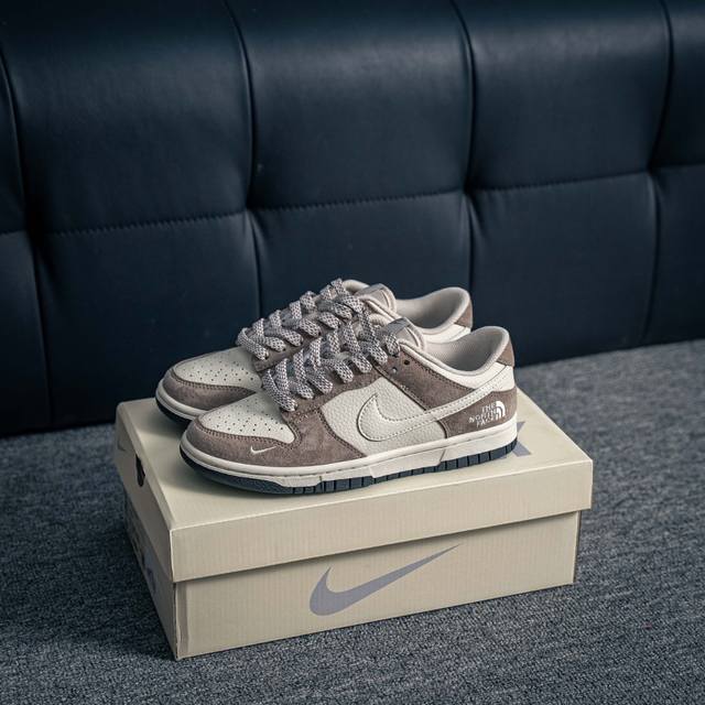核心私 Nike Dunk 全套原楦原模倾力打造完美版型 独家原厂航空铝磨具打磨大底 鞋头坡度极致还原 无解鞋型 原盒原配 圈内天花板工艺 原厂冲刀 超高清洁度