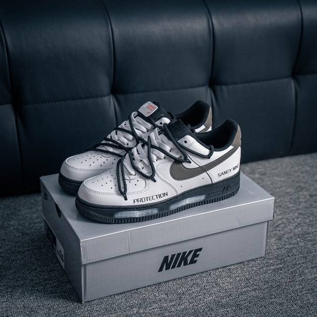 核心私 Air Force 1 原装级别 原楦头原纸板 打造纯正空军版型专注外贸渠道 全掌内置蜂窝气垫 原盒配件 原厂中底钢印、拉帮完美 货号：Zh0316 0