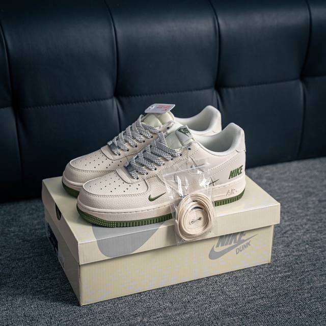 核心私 Air Force 1 原装级别 原楦头原纸板 打造纯正空军版型专注外贸渠道 全掌内置蜂窝气垫 原盒配件 原厂中底钢印、拉帮完美 货号：Xx3168 1