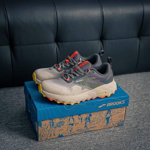 核心私 Brooks布鲁克斯 Cascadia 17 运动鞋 缓震慢跑鞋 老爹鞋，注入氮气之后的超凡缓震体验。 尺码：36 36.5 37.5 38 38.5