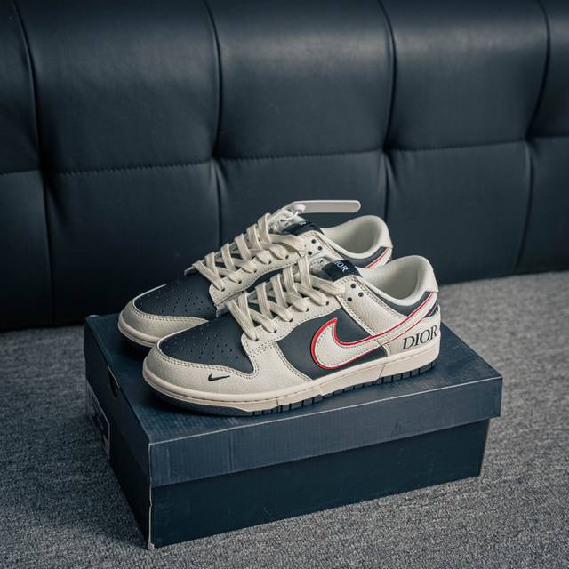 核心私 Nike Dunk 全套原楦原模倾力打造完美版型 独家原厂航空铝磨具打磨大底 鞋头坡度极致还原 无解鞋型 原盒原配 圈内天花板工艺 原厂冲刀 超高清洁度