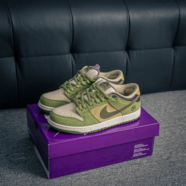 核心私 Nike Dunk 全套原楦原模倾力打造完美版型 独家原厂航空铝磨具打磨大底 鞋头坡度极致还原 无解鞋型 原盒原配 圈内天花板工艺 原厂冲刀 超高清洁度