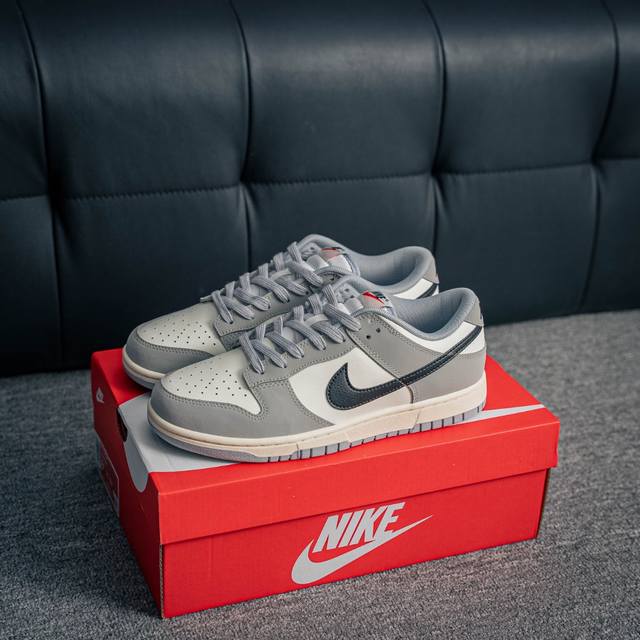 核心私 Nike Dunk 全套原楦原模倾力打造完美版型 独家原厂航空铝磨具打磨大底 鞋头坡度极致还原 无解鞋型 原盒原配 圈内天花板工艺 原厂冲刀 超高清洁度