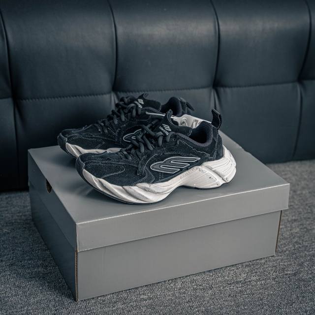 核心私 Balenciaga巴黎世家 Monday 货号：825417 Wmnss 1000 尺码：35 36 37 38 39 40 41 42 43 44