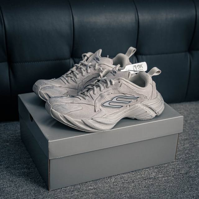 核心私 Balenciaga巴黎世家 Monday 货号：825418 Wmnss 9090 尺码：35 36 37 38 39 40 41 42 43 44