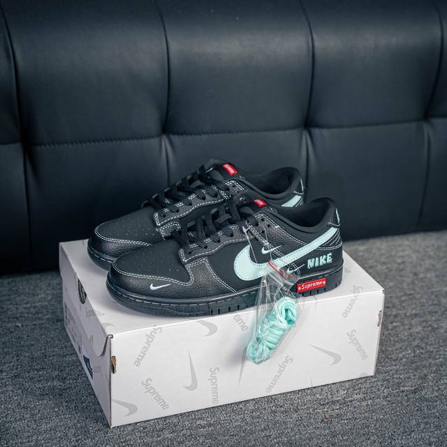 核心私 Nike Dunk 全套原楦原模倾力打造完美版型 独家原厂航空铝磨具打磨大底 鞋头坡度极致还原 无解鞋型 原盒原配 圈内天花板工艺 原厂冲刀 超高清洁度