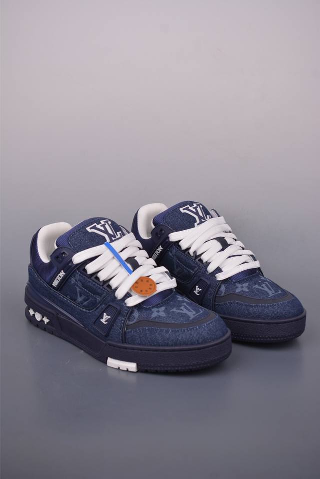S Lv Trainer 限定联名 最新配色国内限定无售 原版购入历时近两个月开发打造 经典多拼色超好看 原版完美楦型 调试了两个月 鞋面独家订制压纹粒面小牛皮
