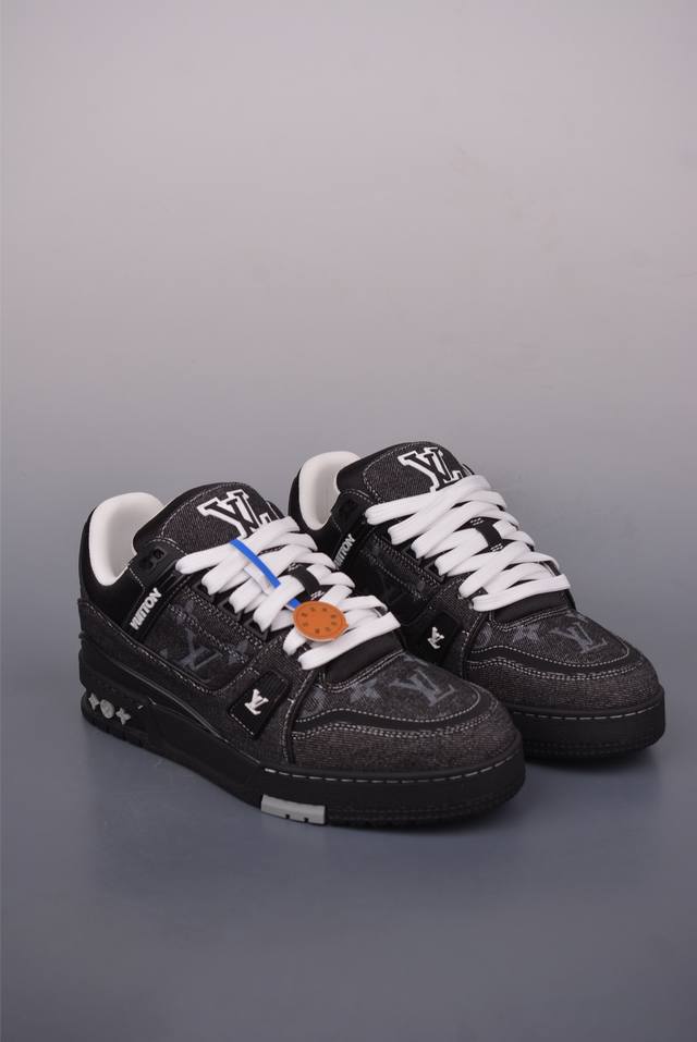 S Lv Trainer 限定联名 最新配色国内限定无售 原版购入历时近两个月开发打造 经典多拼色超好看 原版完美楦型 调试了两个月 鞋面独家订制压纹粒面小牛皮